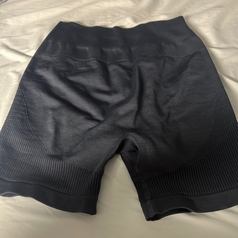 Alphalete ozone shorts grey